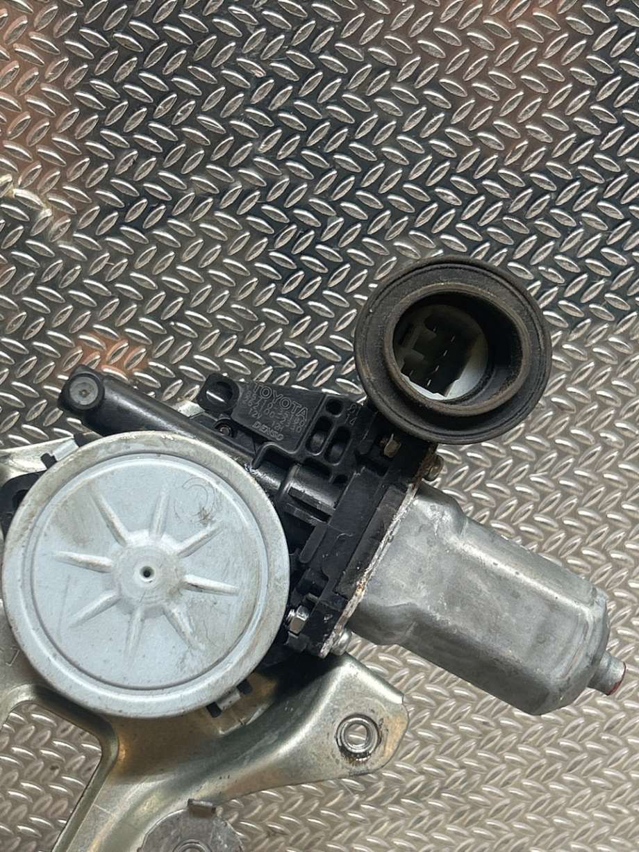 Ruteheis høyre til Toyota Prius, 2004-2009 (Type II) (COMBI) (COMBI) (TOYOTA|8571035180)