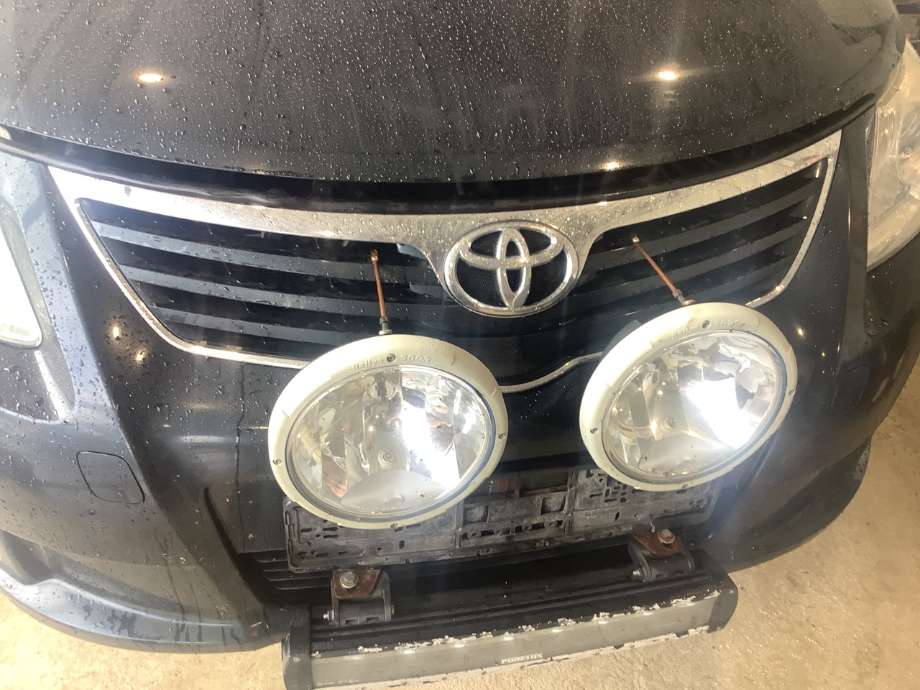 Grill til Toyota Avensis, 2009-2015 (Type III, Fase 1) (TOYOTA|5310005110B4)