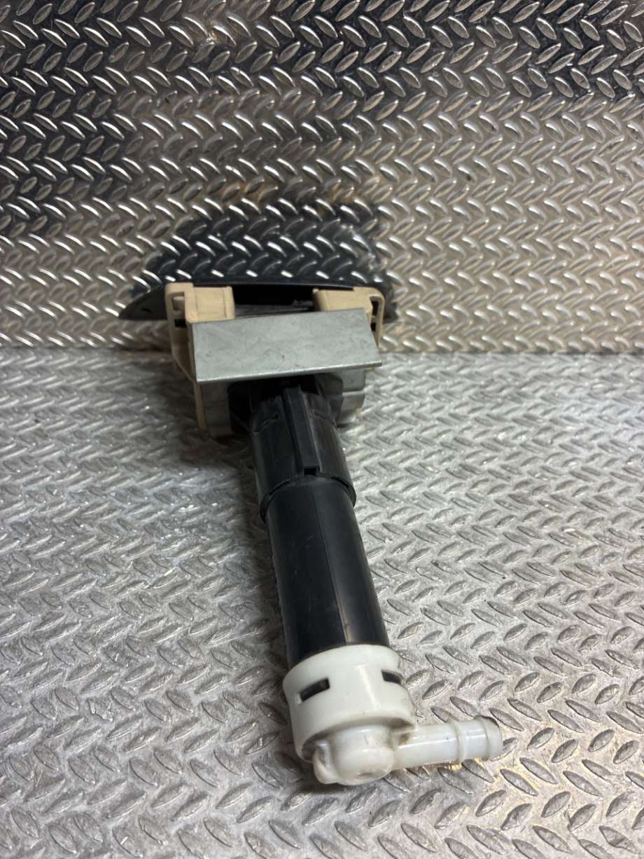 Lyktespylerdyse til Mazda CX-5 2012-2017 (Type I)  (MAZDA|KD495182X|)