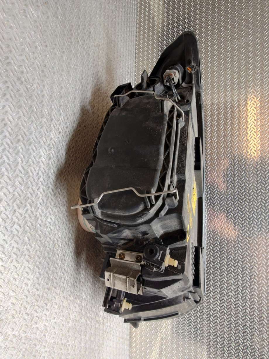 Frontlykt venstre halogen til Volvo S40 2004-2007 (Type II, Fase 1) (VOLVO|31335233||30698873)