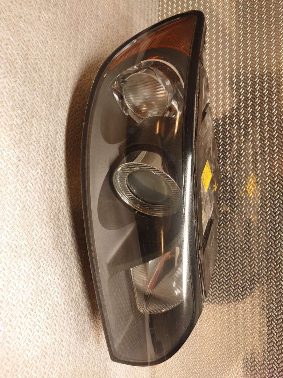 Frontlykt høyre halogen til Volvo S40, 2004-2007 (Type II, Fase 1) (VOLVO|31335231)