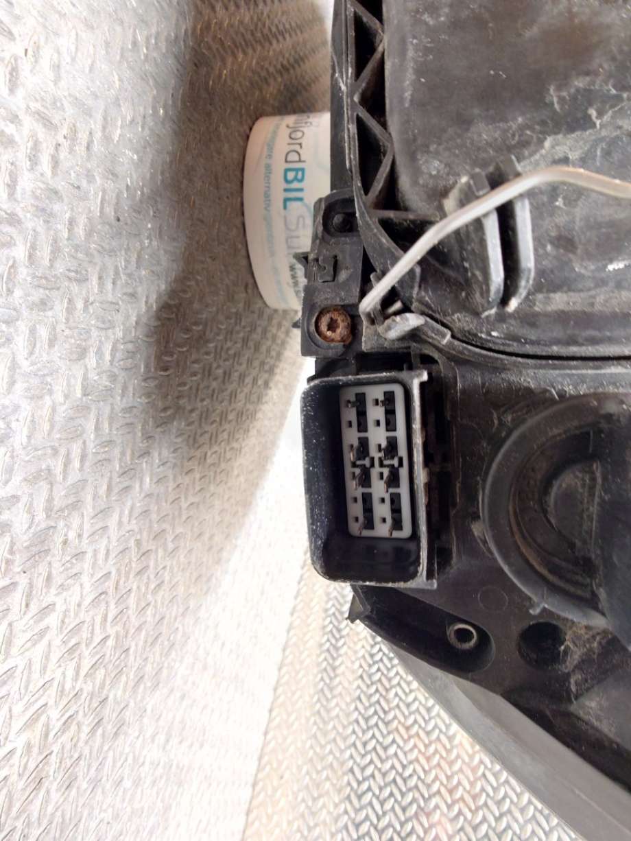Frontlykt høyre halogen til Volvo S40 2004-2007 (Type II, Fase 1) (VOLVO|31335231||30698874)
