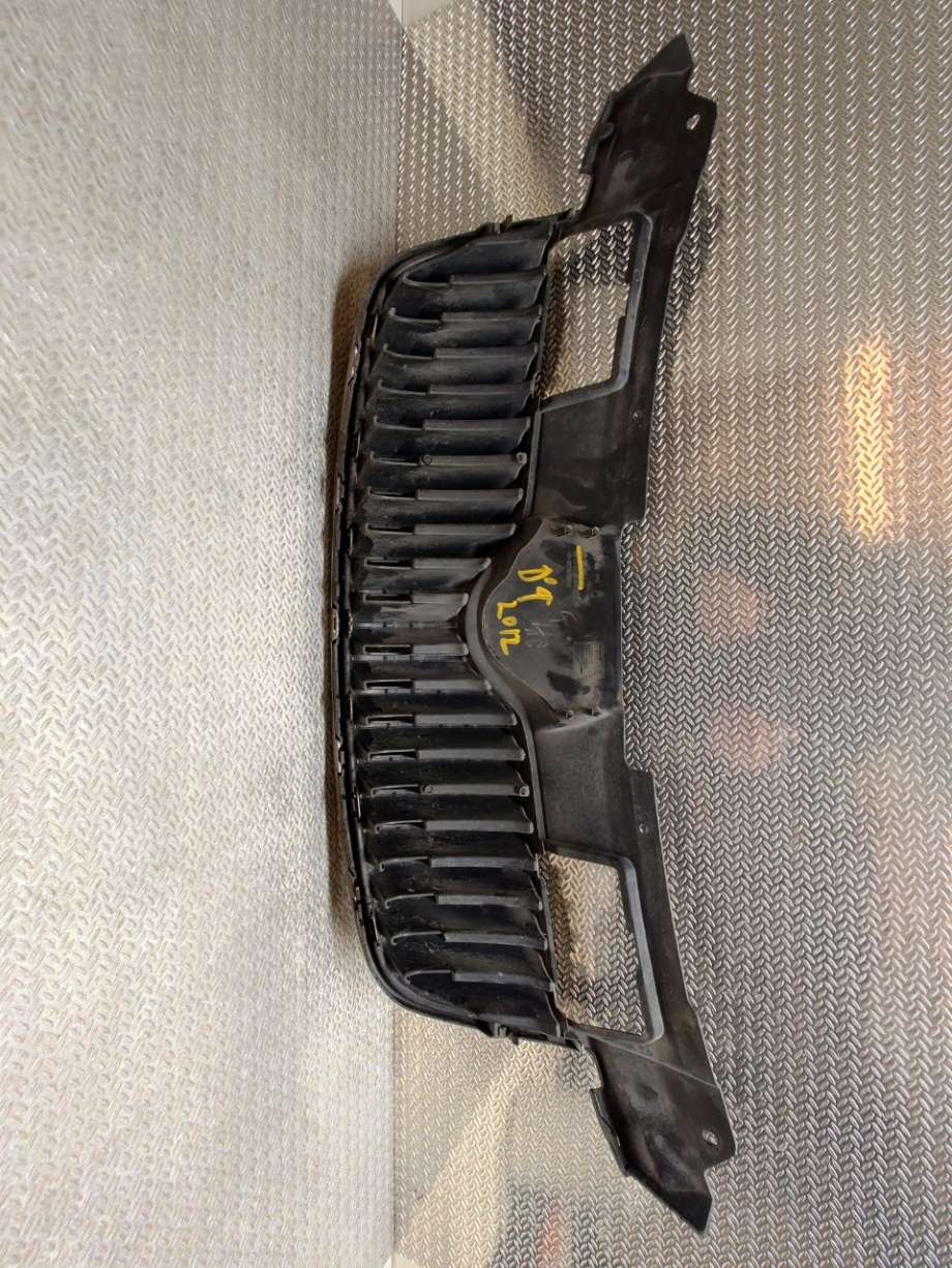Grill til Škoda Fabia 2007-2010 (Type II, Fase 1)  (5J0853668A||5J0 853 668 A)