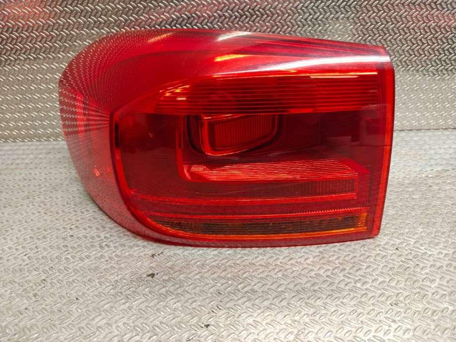 Baklykt venstre til VW Tiguan 2011-2016 (Type I, Fase 2)  (VOLKSWAGEN|5N0 945 095 Q|)