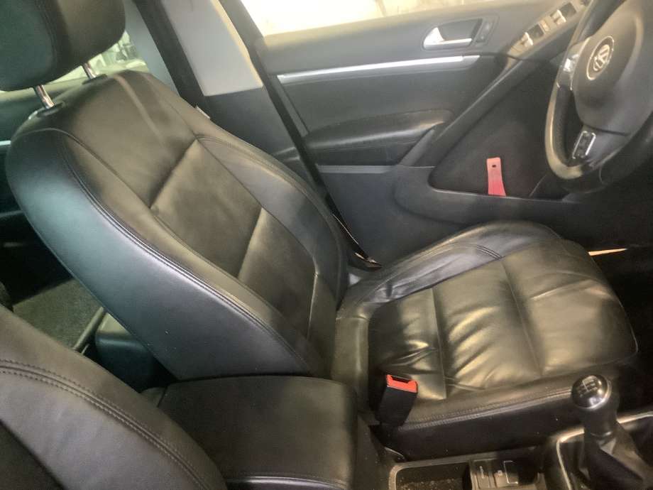 Sete foran venstre til VW Tiguan, 2011-2016 (Type I, Fase 2)  (VOLKSWAGEN|)
