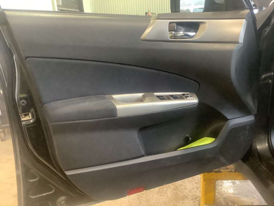 Dørtrekk venstre til Subaru Forester, 2008-2013 (Type III)  (SUBARU|)