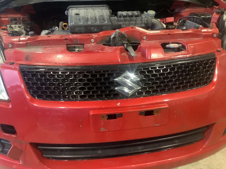 Grill til Suzuki Swift, 2005-2010  (SUZUKI|)