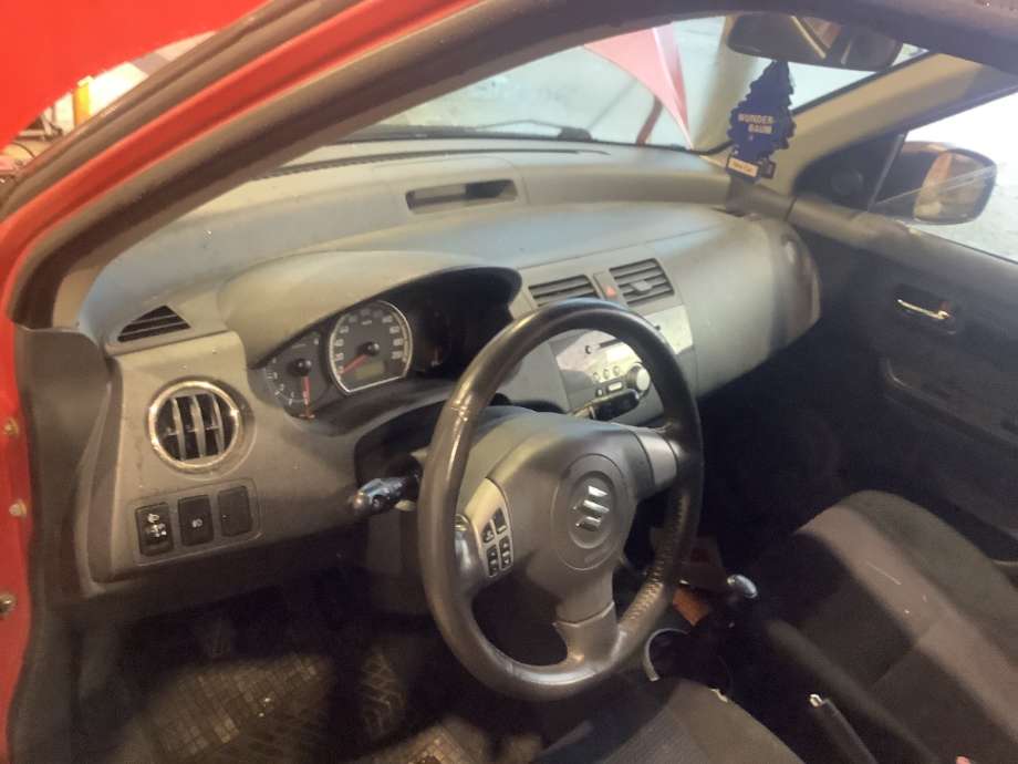 Dashbord til Suzuki Swift, 2005-2010  (SUZUKI|)