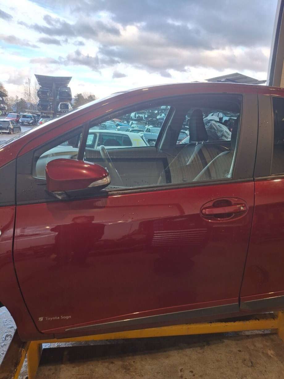 Dør venstre foran til Toyota Yaris 2014-2020 (Type III, Fase 2)  (TOYOTA|67002-0D510|)