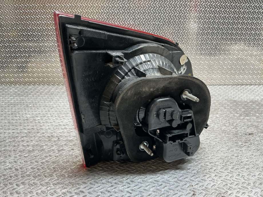 Baklykt høyre indre til VW Golf VI 2008-2012  (VOLKSWAGEN|5K0 945 094 G|)