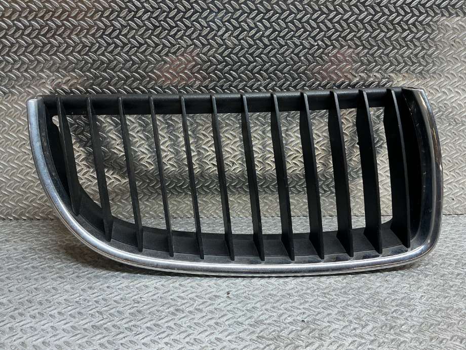 Grill høyre til BMW 3-Serie 2005-2011 (E90/E91/E92/E93) (E90/E91/E92/E93) (BMW|51 13 7 120 008|)