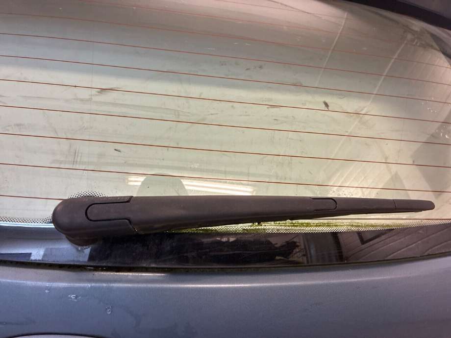 Viskerarm bakrute til Hyundai i10, 2014-2018 (Type II)  (HYUNDAI|98811B9000)