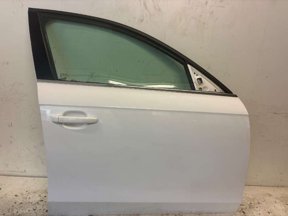 Dør høyre foran til Audi A4, 2007-2014 (Type IV) (B8) (B8) (AUDI|8K0 831 052 J)