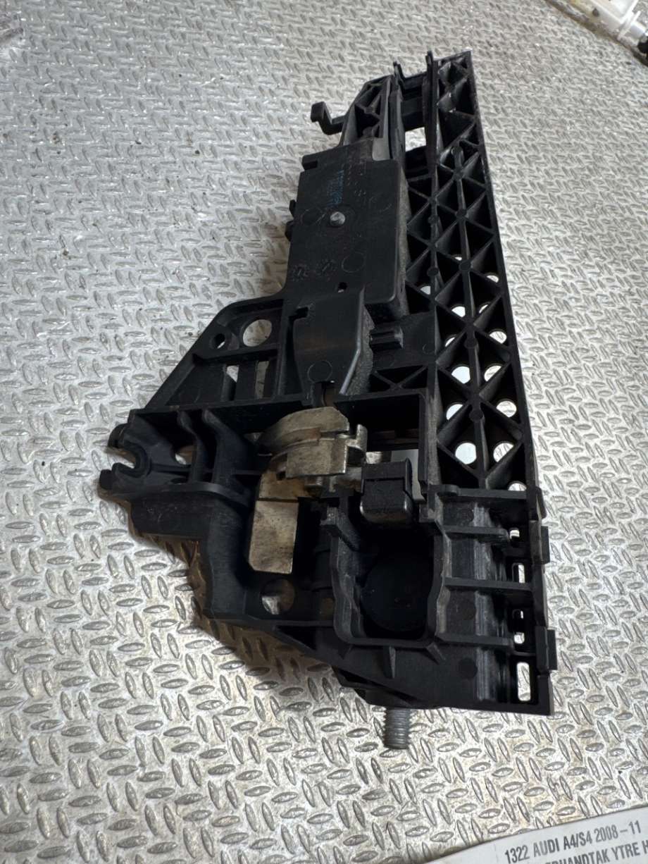 Dørhåndtak utv høyre foran til Audi A4 2007-2014 (Type IV) (B8) (B8) (AUDI|8T0837886B|8T0837205A|)
