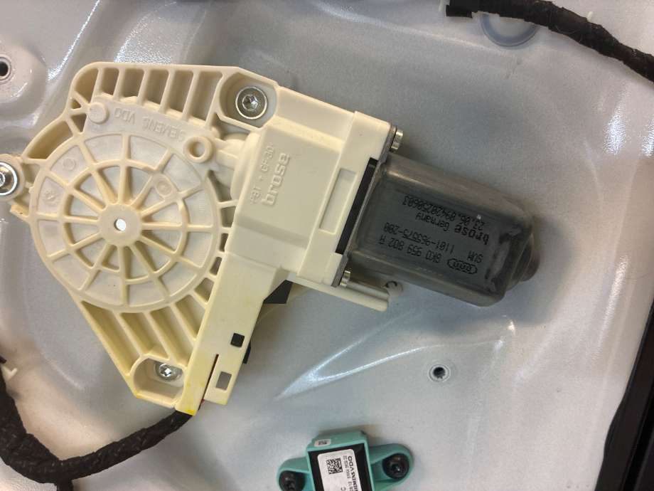 Ruteheis høyre til Audi A4, 2007-2014 (Type IV) (B8) (B8) (AUDI|8T0959802B)