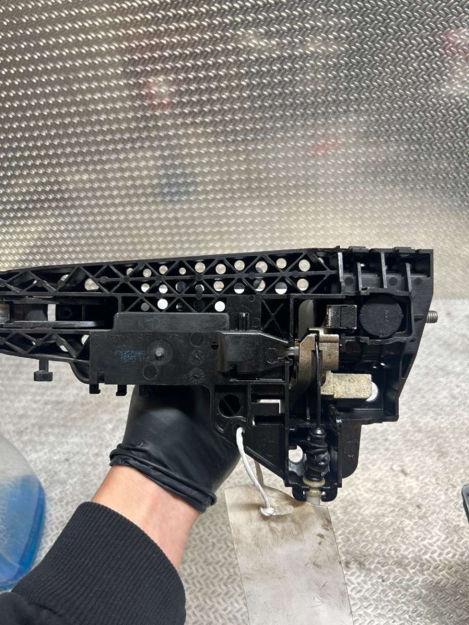 Dørhåndtak utv høyre bak til Audi A4 2007-2014 (Type IV) (B8) (B8) (AUDI|8T0837886B|8T0837205A|)