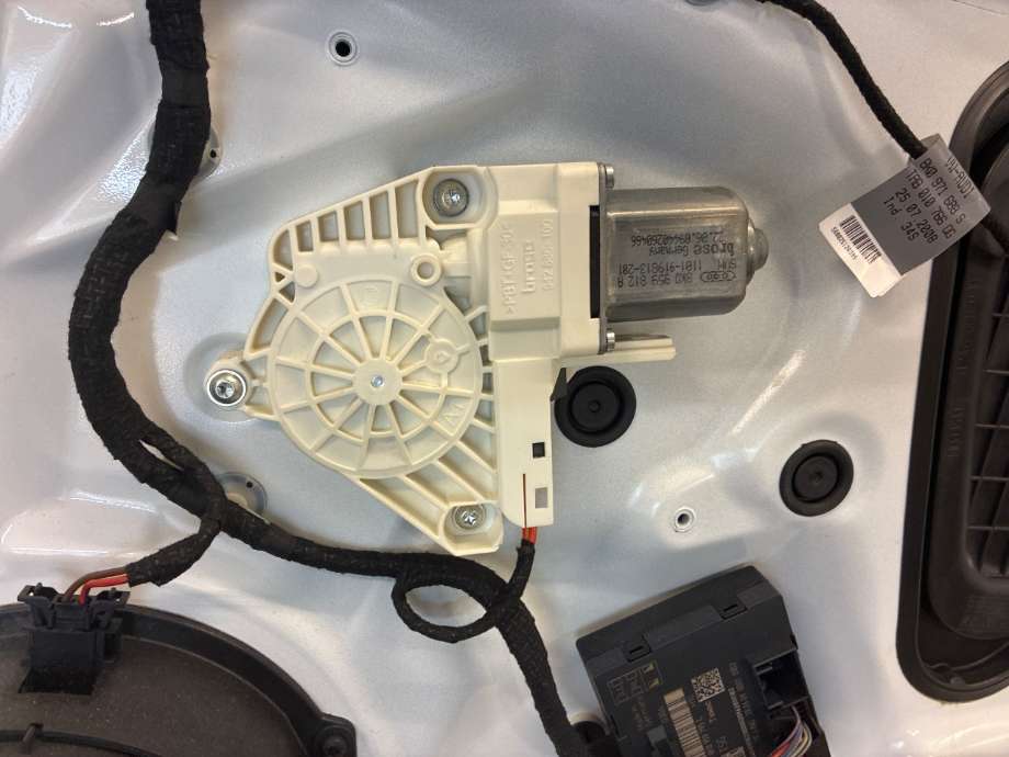 Ruteheis høyre til Audi A4, 2007-2014 (Type IV) (B8) (B8) (AUDI|8K0959812A)