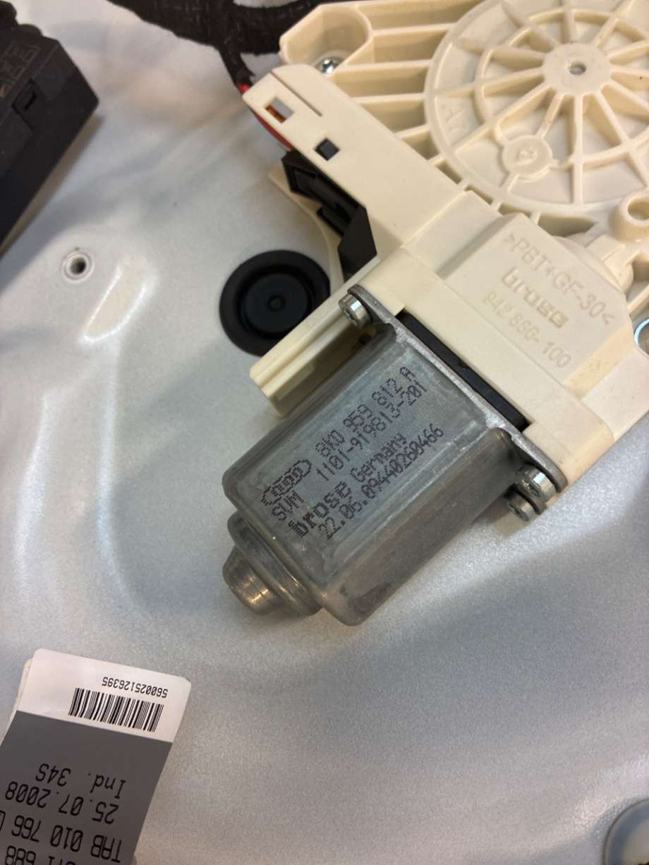 Ruteheis høyre til Audi A4 2007-2014 (Type IV) (B8) (B8) (AUDI|8K0959812A|)