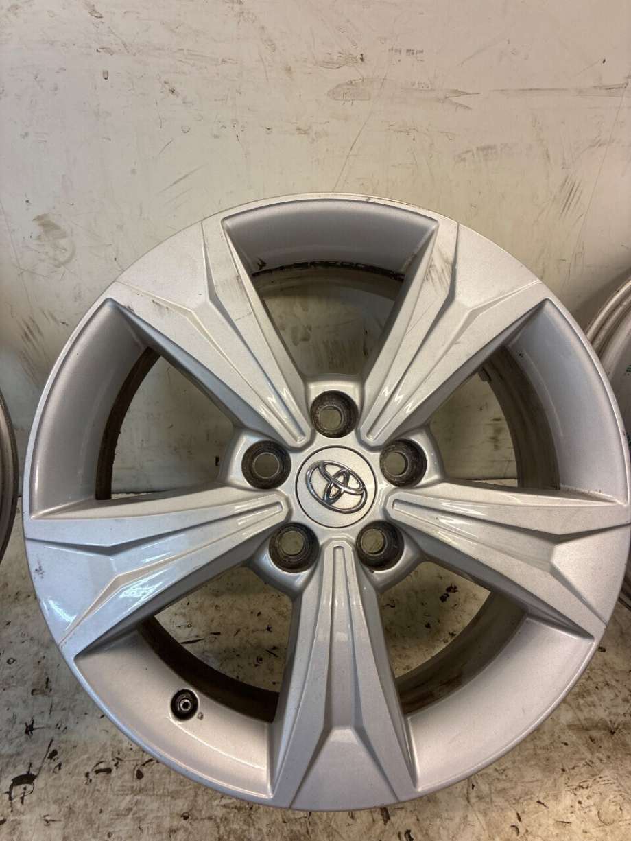 Felgsett aluminium til Toyota Auris 2013-2015 (Type II, Fase 1)  (TOYOTA||PW45710001)