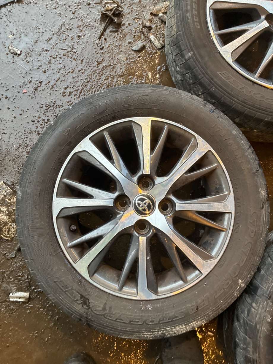 Felgsett aluminium til Toyota Yaris 2014-2020 (Type III, Fase 2)  (TOYOTA|426110DA50|)