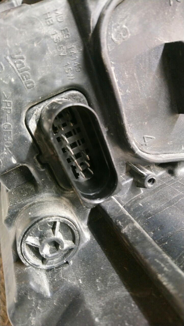 Frontlykt høyre halogen til VW e-Golf 2014-2017 (Fase 1)  (VOLKSWAGEN|5GE 941 774|5GE 941 036)