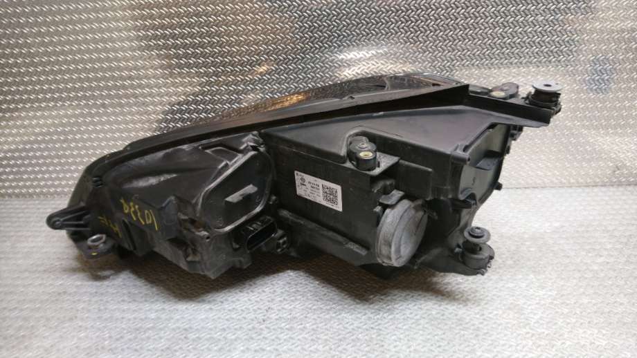 Frontlykt høyre halogen til VW e-Golf 2014-2017 (Fase 1)  (VOLKSWAGEN|5GE 941 774|5GE 941 036)
