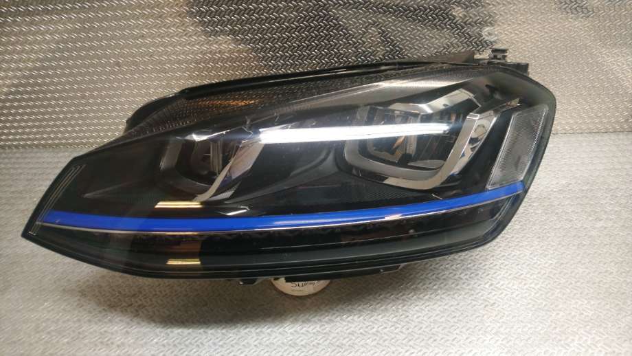 Frontlykt venstre halogen til VW e-Golf, 2014-2017 (Fase 1)  (VOLKSWAGEN|5GE941773)