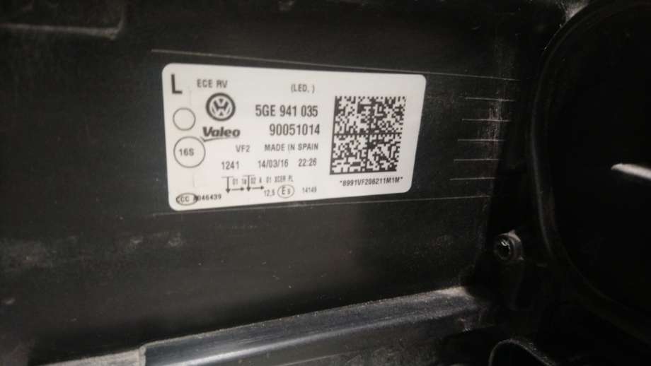 Frontlykt venstre halogen til VW e-Golf 2014-2017 (Fase 1) (VOLKSWAGEN|5GE941773|5GE 941 773|5GE941035)