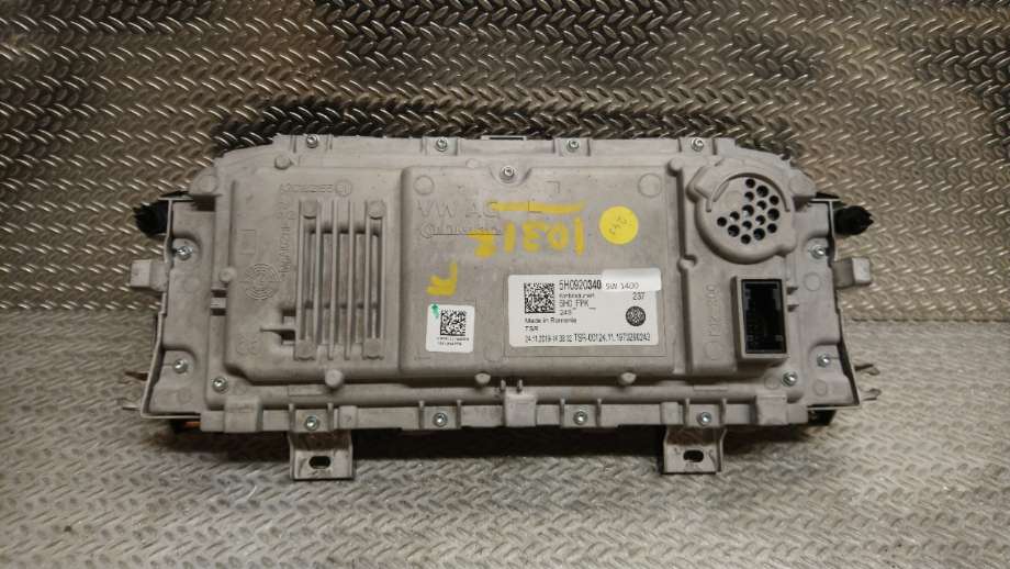 Instrumentpanel til VW Golf VIII 2020-->>  (VOLKSWAGEN|5H0 920 340|)