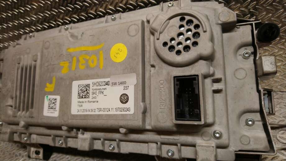Instrumentpanel til VW Golf VIII 2020-->>  (VOLKSWAGEN|5H0 920 340|)