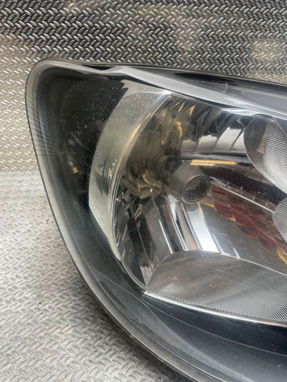 Frontlykt høyre halogen til VW Caddy 2010-2015 (Type III, Fase 2)  (VOLKSWAGEN|2K5941006A|)