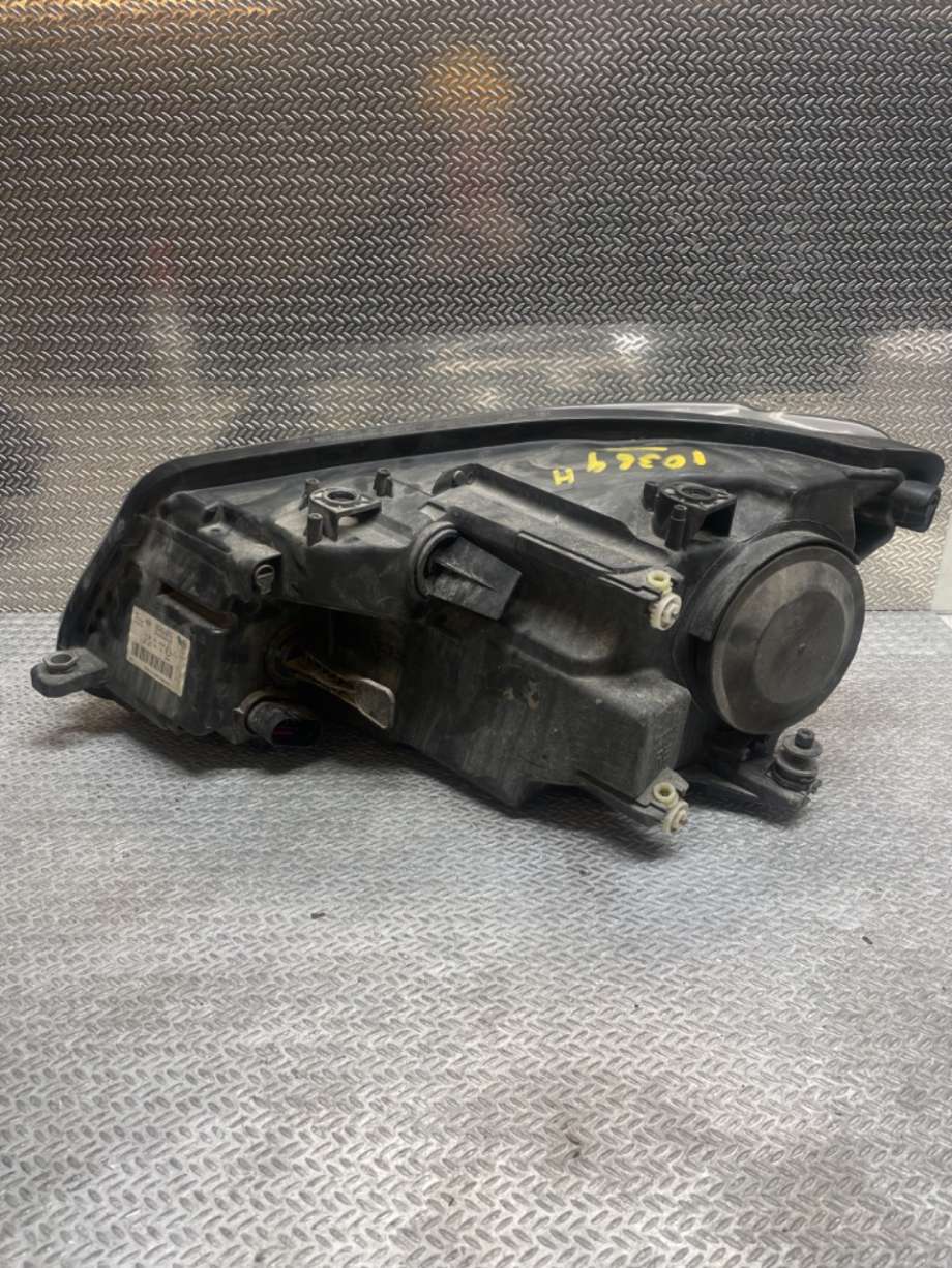 Frontlykt høyre halogen til VW Caddy 2010-2015 (Type III, Fase 2)  (VOLKSWAGEN|2K5941006A|)