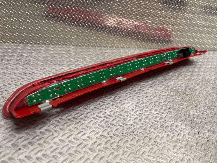 Baklykt bremselys bakrute til VW Passat 2011-2015 (B7) (B7) (VOLKSWAGEN|1K6 945 097 G|1K6 945 097 A)