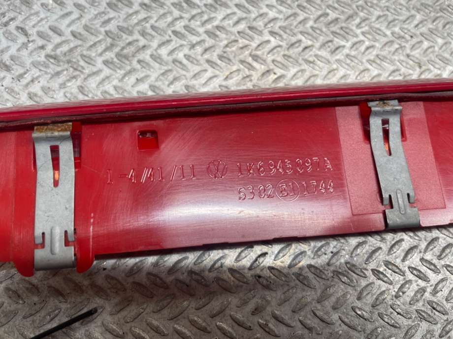 Baklykt bremselys bakrute til VW Passat 2011-2015 (B7) (B7) (VOLKSWAGEN|1K6 945 097 G|1K6 945 097 A)