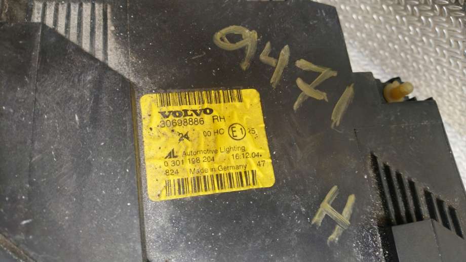 Frontlykt høyre halogen til Volvo V50 2004-2007 (Fase 1)  (VOLVO|31335221||30698886)