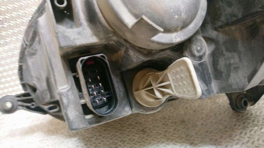 Frontlykt høyre halogen til VW Golf V, Combi 2003-2008  (VOLKSWAGEN|1K6 941 030 P||1K6941006N)