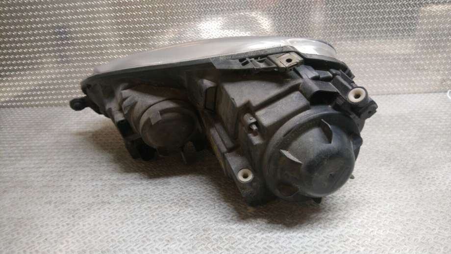 Frontlykt høyre halogen til VW Golf V, Combi 2003-2008  (VOLKSWAGEN|1K6 941 030 P||1K6941006N)