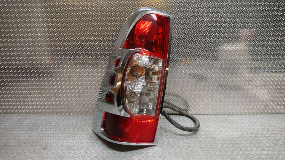 Baklykt venstre til Isuzu D-Max, 2007-2012 (Type I)  (ISUZU|8980985870)