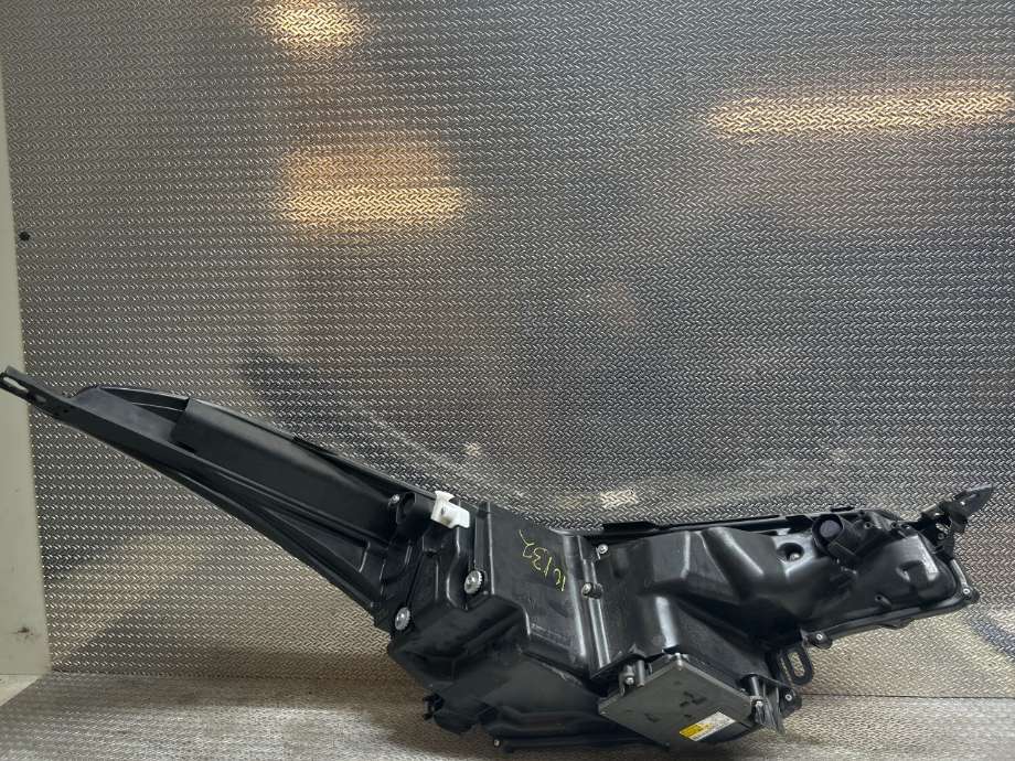 Frontlykt venstre halogen til Toyota C-HR 2016-->>  (TOYOTA|81170F4340|81170F4170|81150-F4170-00)
