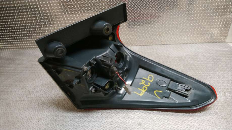 Baklykt venstre til Toyota Auris 2015-2019 (Type II, Fase 2)  (TOYOTA|8156102A50|8156102A51|)