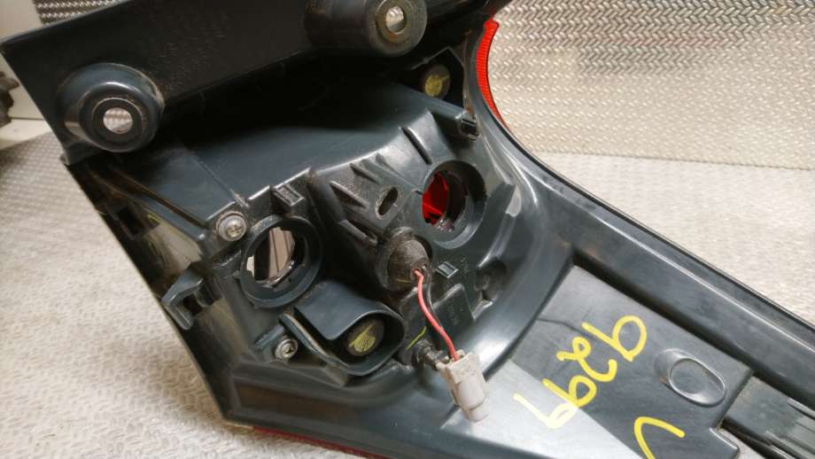 Baklykt venstre til Toyota Auris 2015-2019 (Type II, Fase 2)  (TOYOTA|8156102A50|8156102A51|)