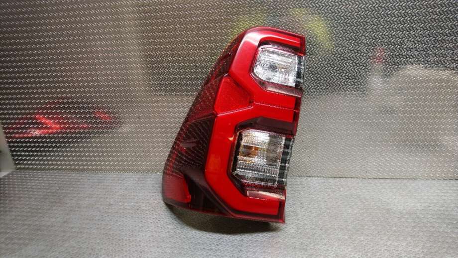 Baklykt venstre til Toyota Hilux 2020-->>  (TOYOTA|815600K490|815600K740|)
