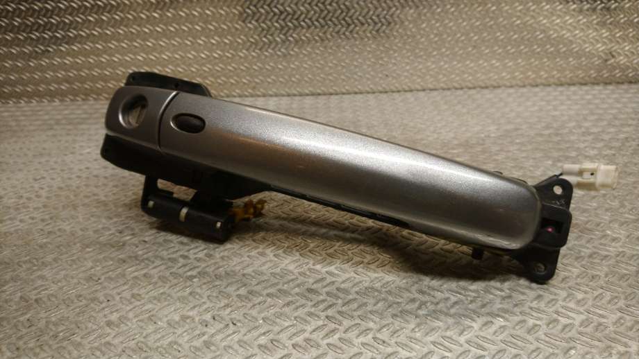 Dørhåndtak utv venstre foran til Suzuki SX4, 2006-2009 (Type I, Fase 1)  (SUZUKI|8281063811)