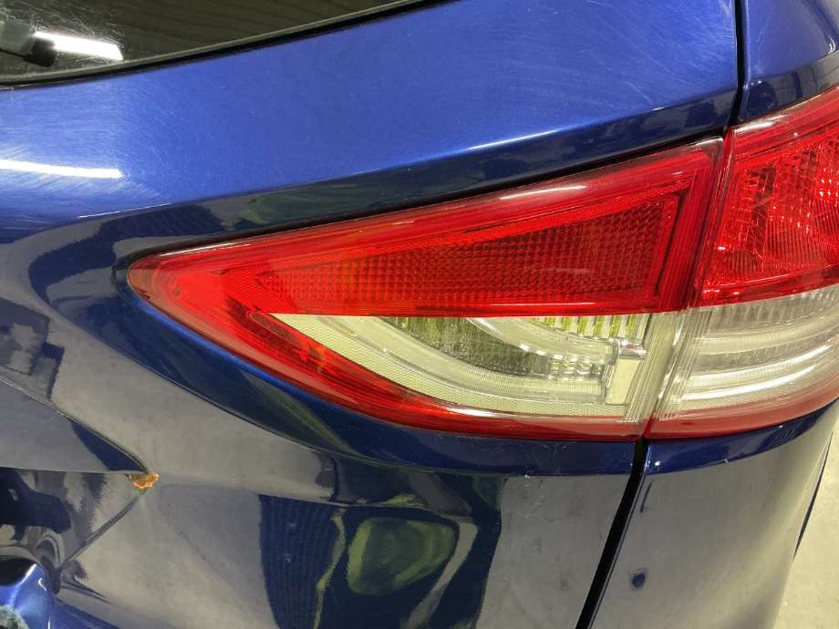 Baklykt høyre indre til Ford Kuga, 2013-2019  (FORD|)
