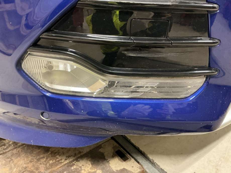 Tåkelykt høyre foran til Ford Kuga, 2013-2019  (FORD|CV44-13B220-AG)