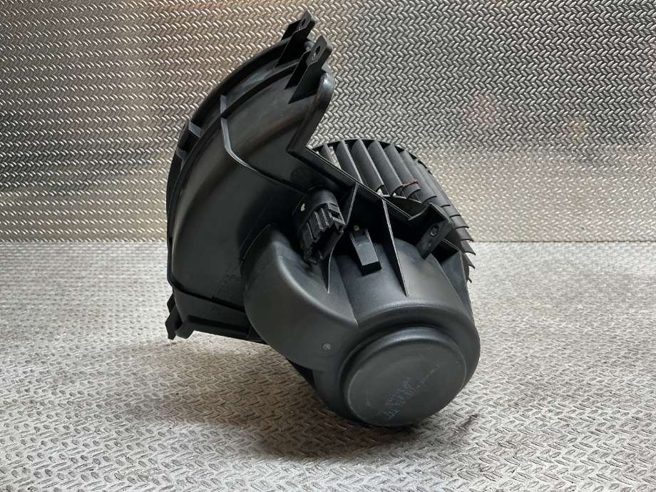 Varmeapparat motor til VW Transporter / Caravelle 2003-2009 (Fase 1) (T5) (T5) (VOLKSWAGEN|7H1 820 021 B|7E1 820 021|)