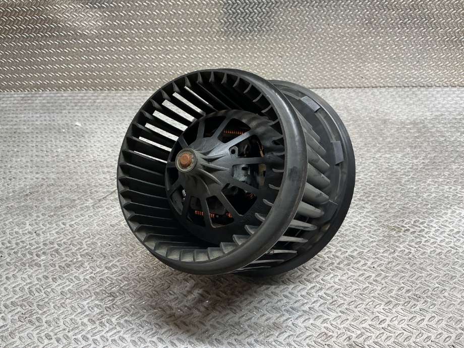 Varmeapparat motor til VW Transporter / Caravelle 2009-2015 (Fase 2) (T5) (T5) (VOLKSWAGEN|7H0 819 021 A|7E0 819 021 A|)