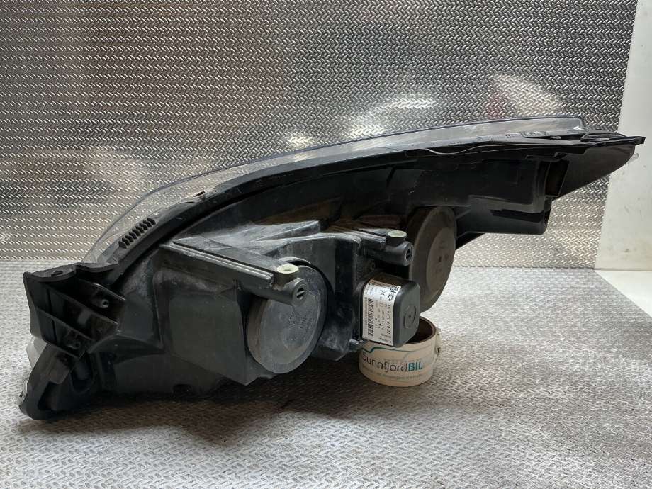 Frontlykt høyre halogen til Opel Astra H 2004-2009  (OPEL|93178636|)