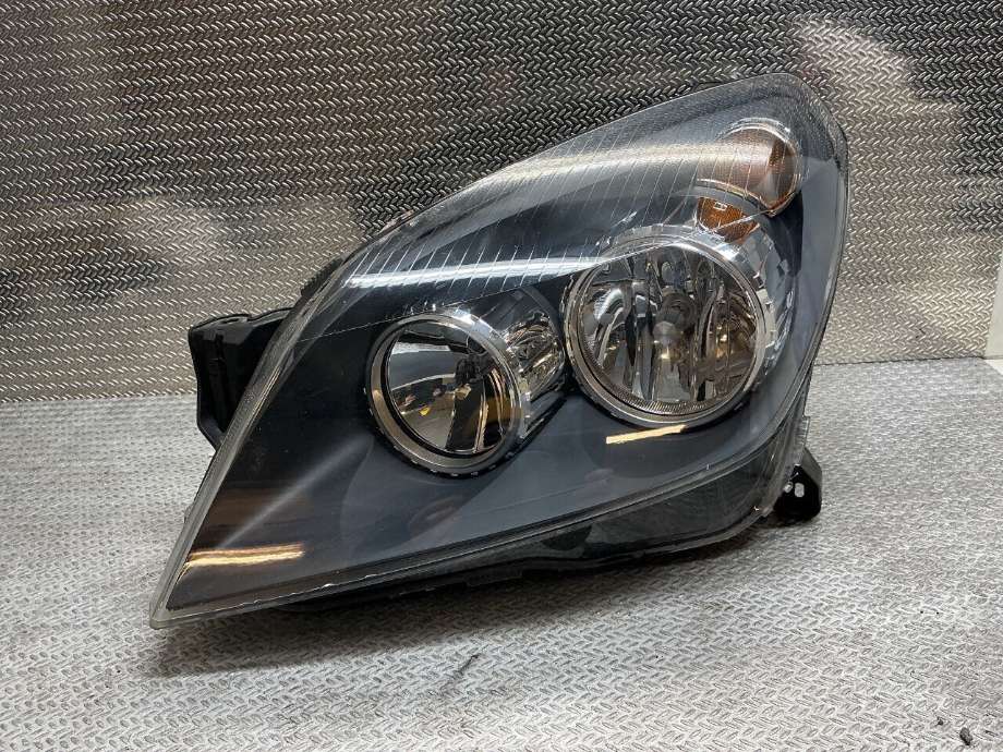 Frontlykt venstre halogen til Opel Astra H, 2004-2009  (OPEL|93178635)