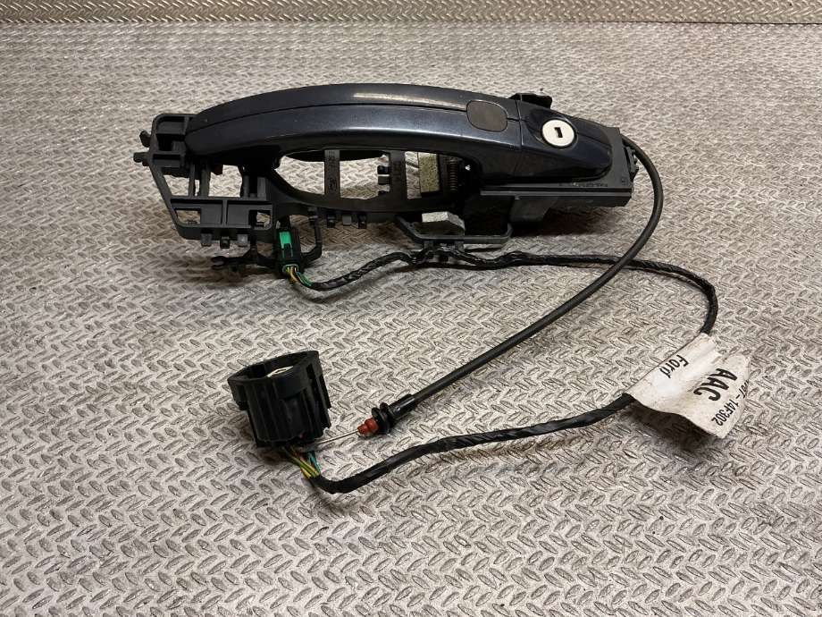 Dørhåndtak utv venstre foran til Ford C-Max, 2010-2015 (Type II, Fase 1)  (FORD|AM51-226A40-ABXWAA)
